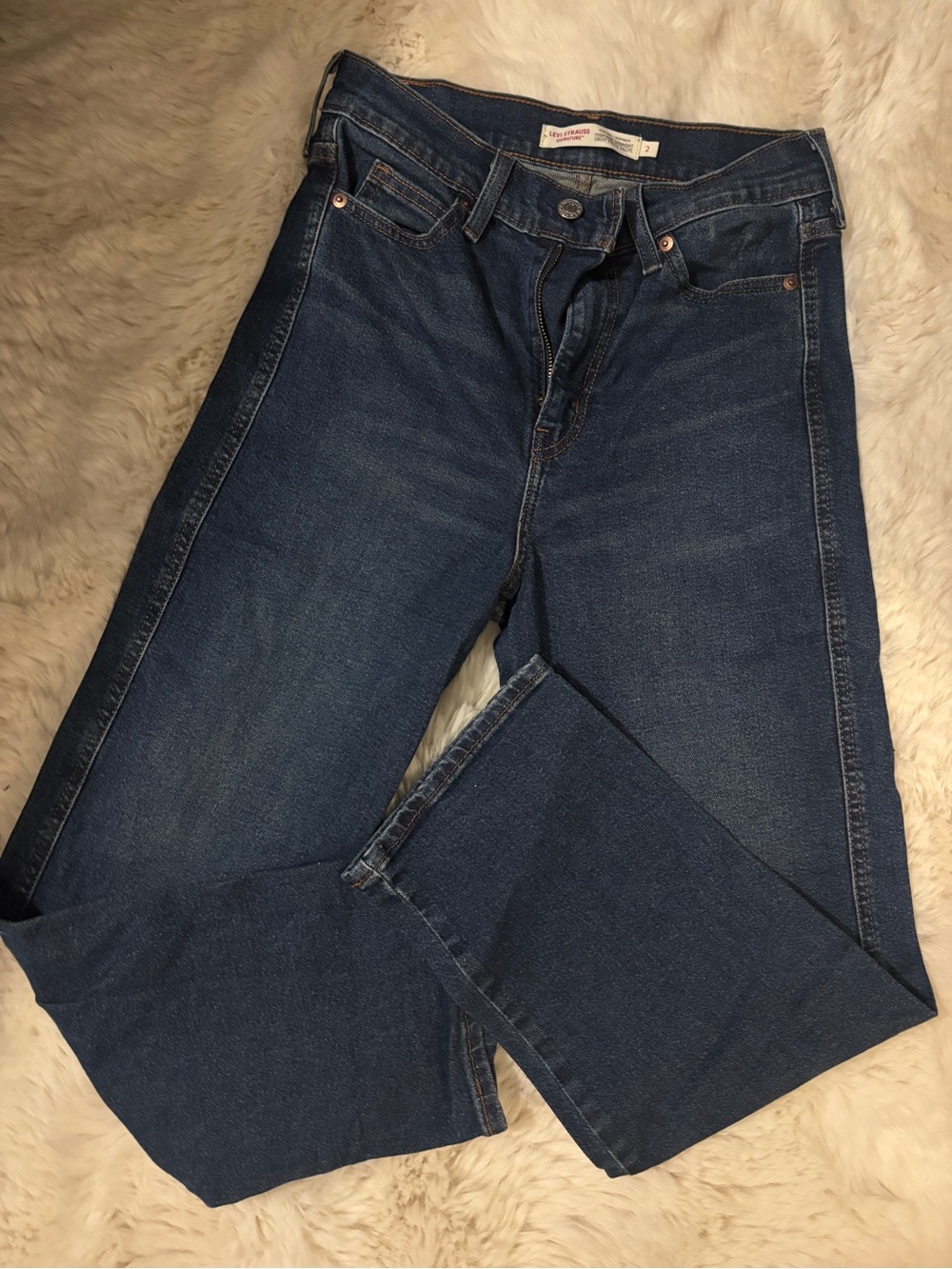 Straight leg dark wash Levi’s Jeans